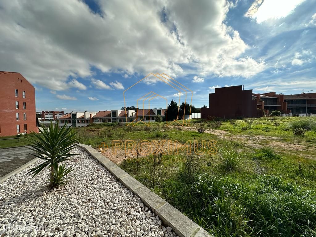 Terreno c/ projeto de construção na Urbanização Quinta da Borloteira -