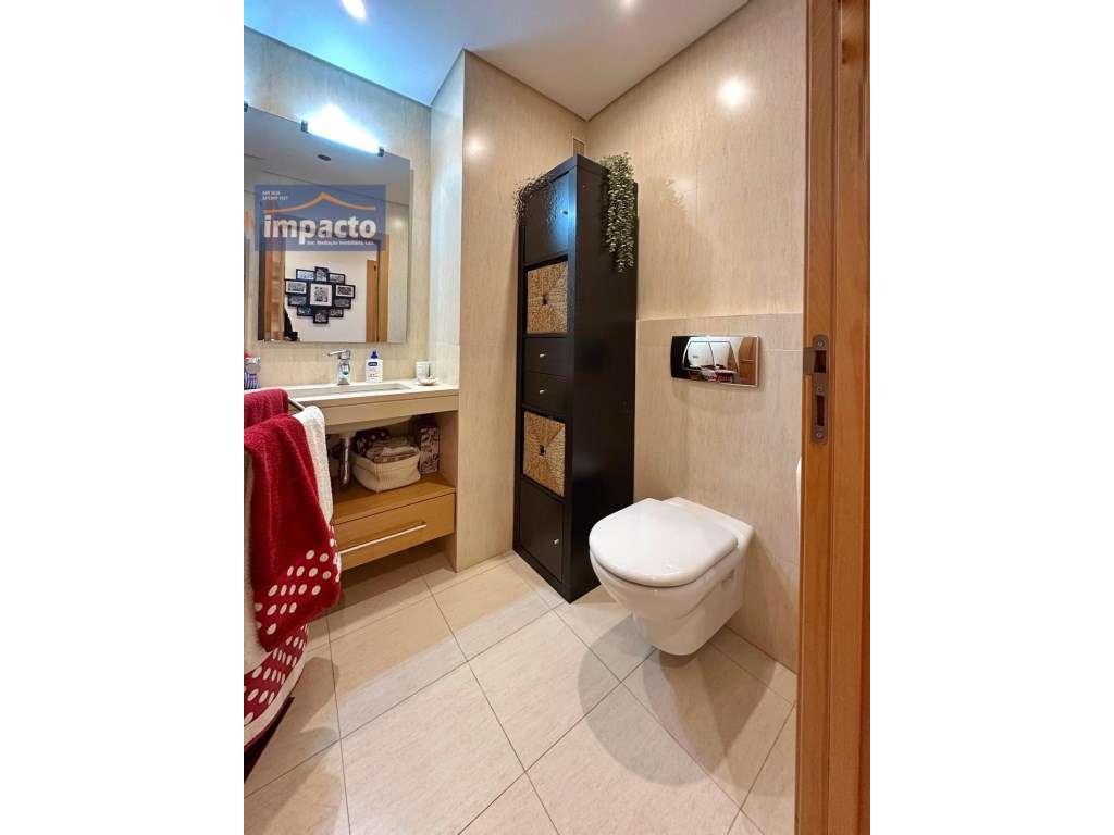 Malva Rosa,Excelente T4,coz equipada,Ar cond,asp central,Box 2 viat...-15