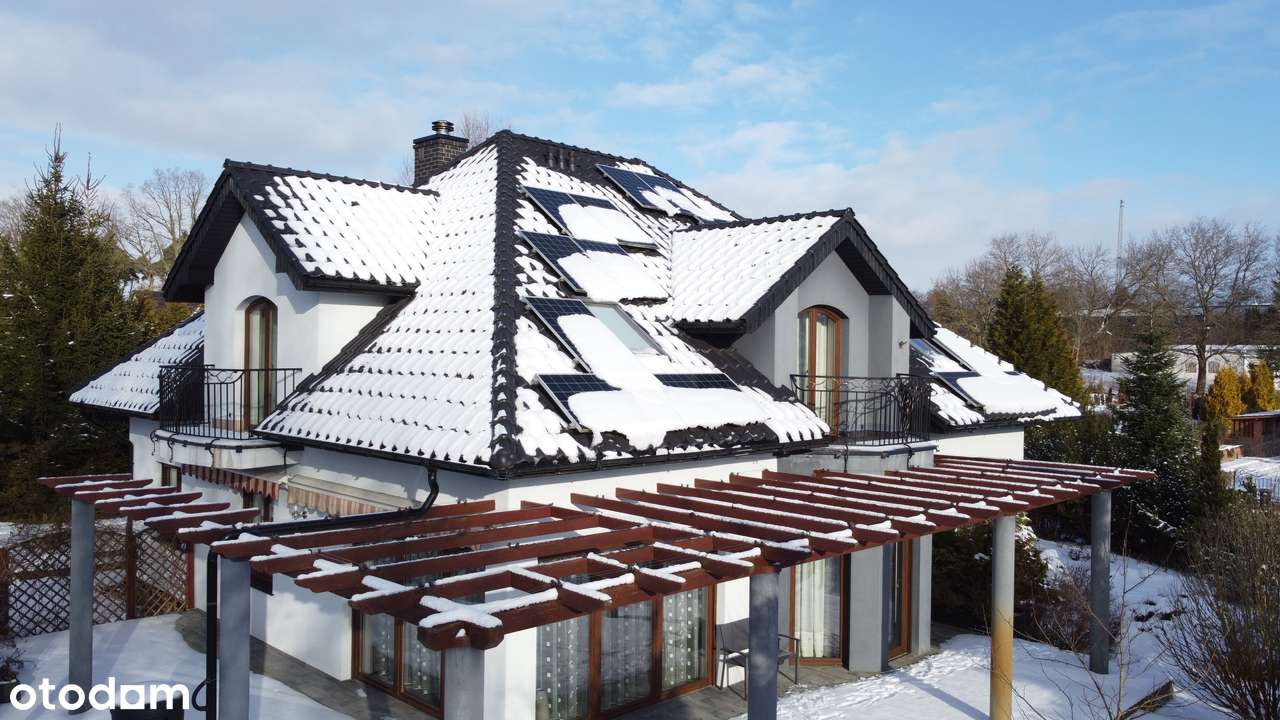 Komfortowy duży dom z pięknie zagospodarowaną działką w Szczecinku.-19