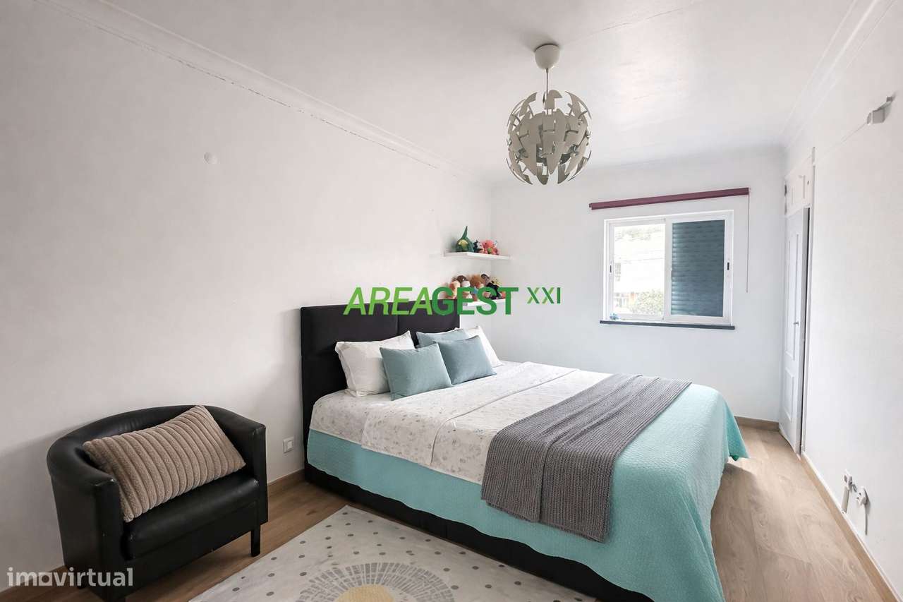 Prédio em propriedade total em Charneca de Caparica-21