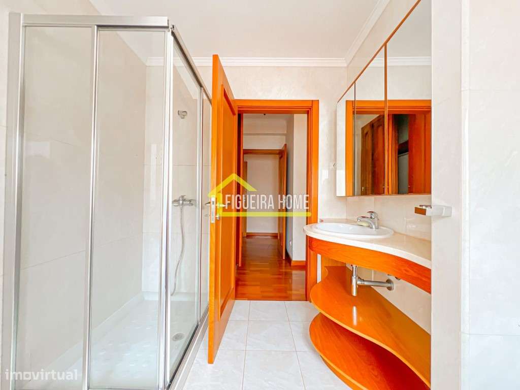 T4 na cidade em excelente estado com garagem-20
