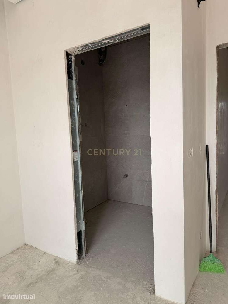 Moradia em construção com arquitetura contemporânea-6