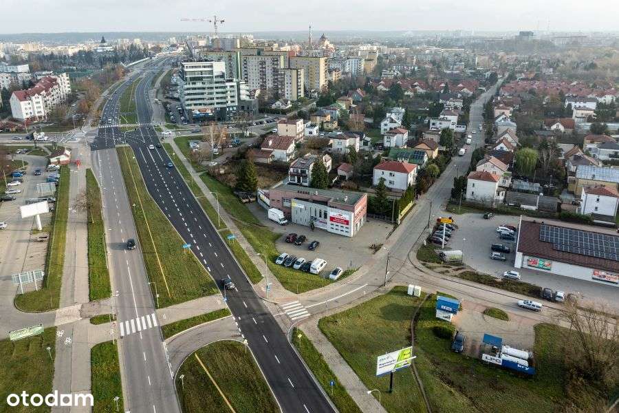 Atrakcyjny budynek komercyjny.-9