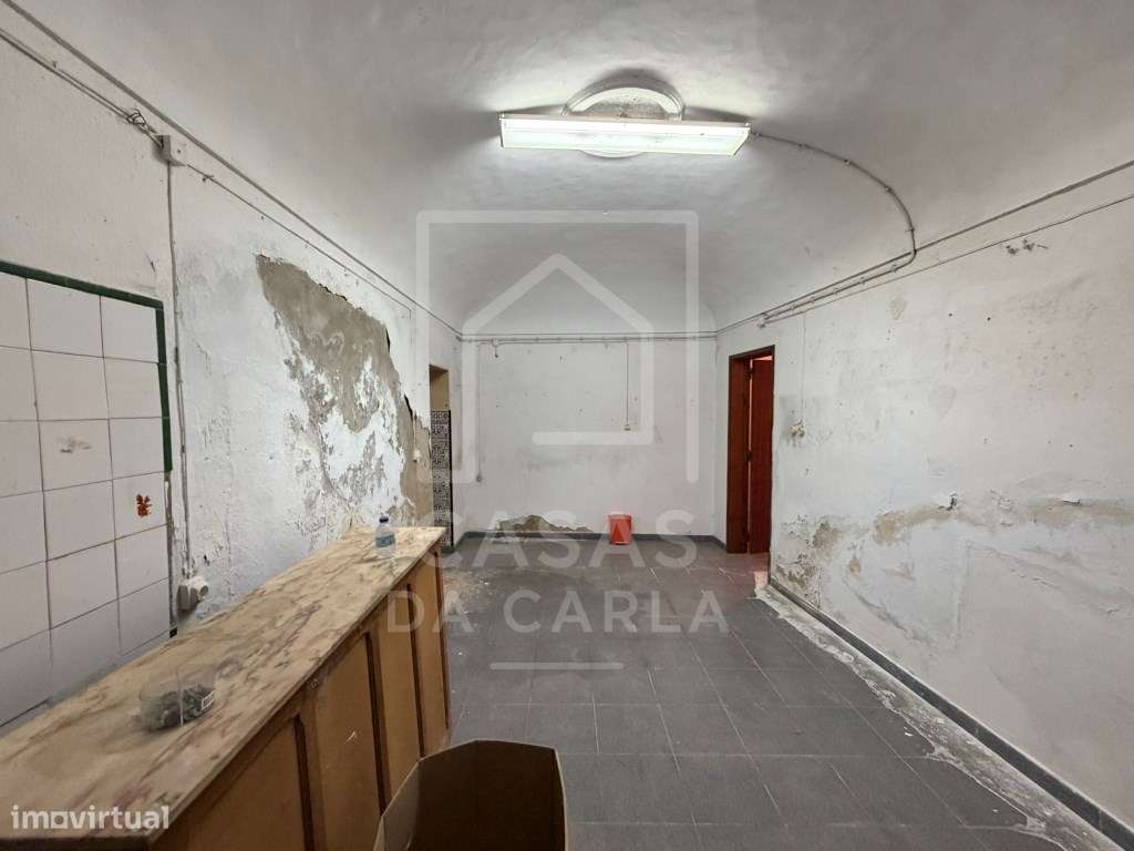 Moradia com espaço comercial com 657m2 em Albergaria dos Fusos-24