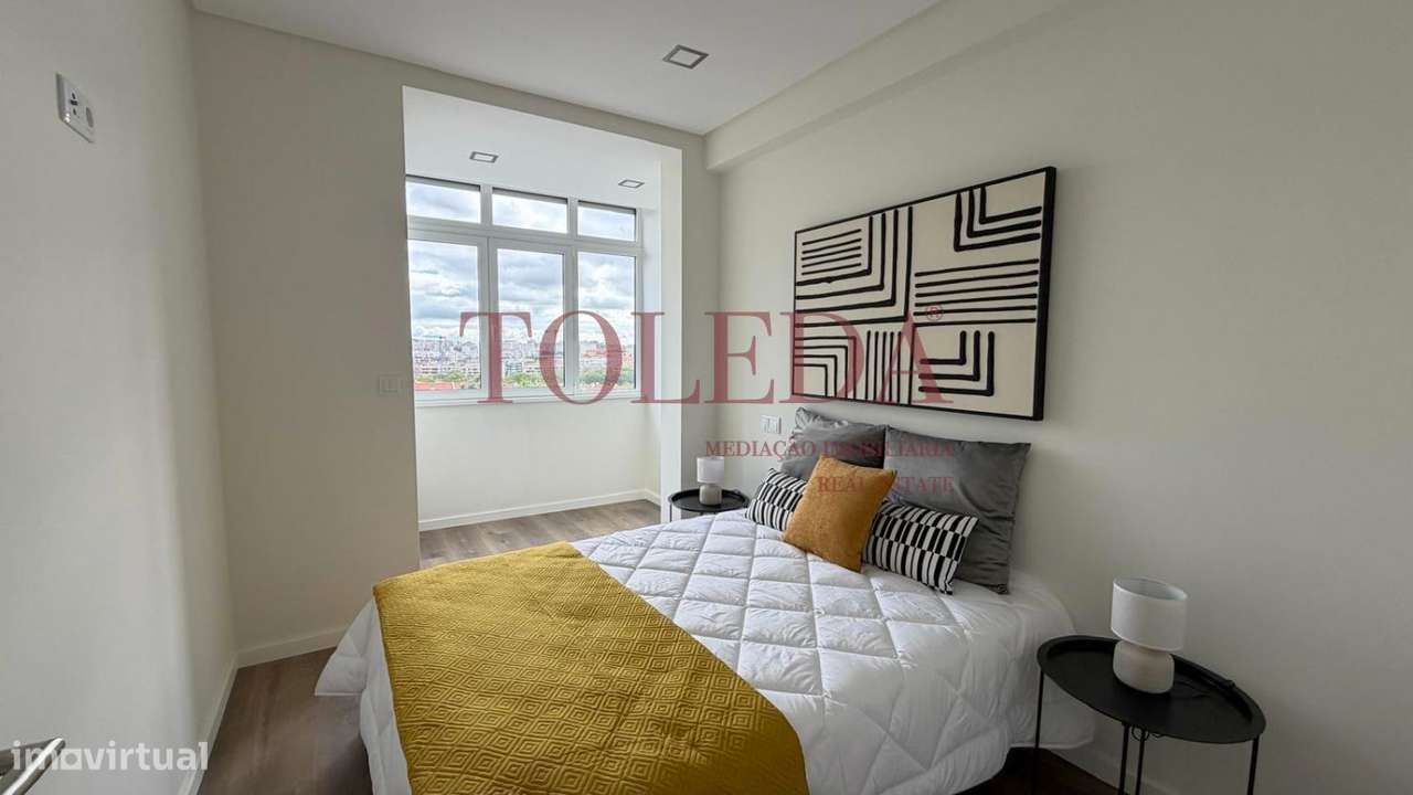 Apartamento T3 Remodelado em Benfica com terraço-29