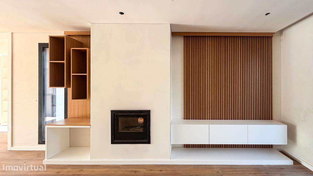 MORADIA NOVA - Com PISCINA  e  JARDIM .-11