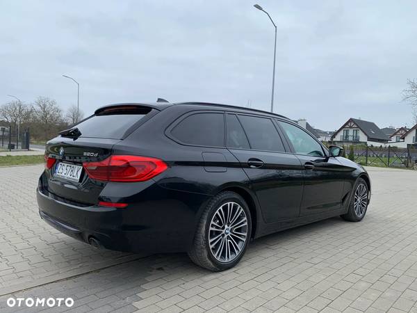 BMW Seria 5 520d Sport Line - 4