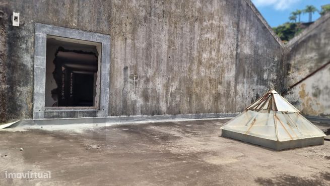 Prédio de grande volumetria no Funchal-16