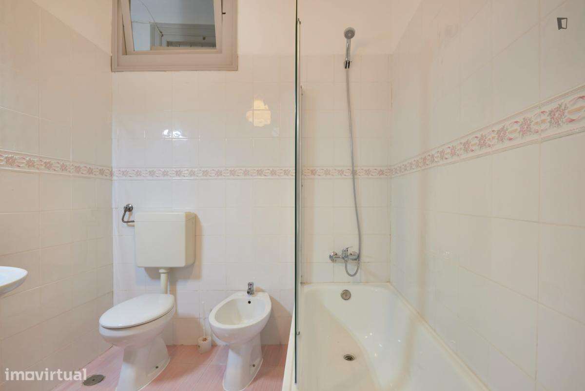 Quarto - localizado em Penha Lisbon - Grande imagem: 3/21