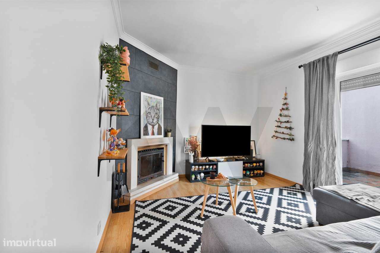 T2 com Terraço Enorme, Vista Desafogada e Excelente Exposição Solar – - Grande imagem: 5/29