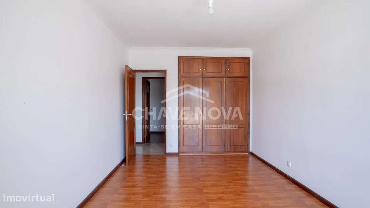 FN - T1+1 com garagem fechada | Canelas-9