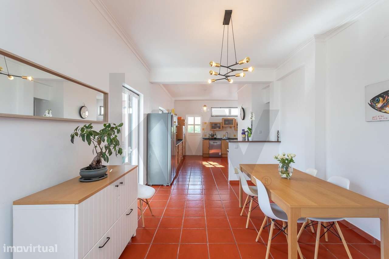 Moradia Renovada de Charme com 4 Quartos e Vista Panorâmica para Lisbo - Grande imagem: 4/60