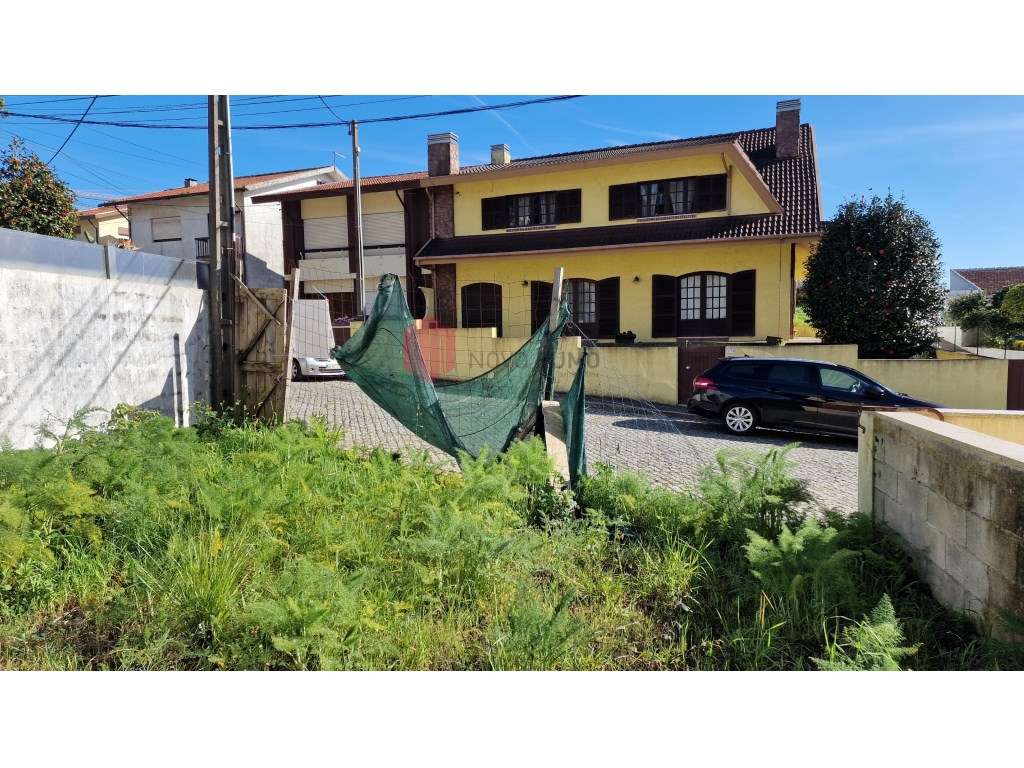 Terreno para construção de uma moradia de duas frentes em Moreira-7