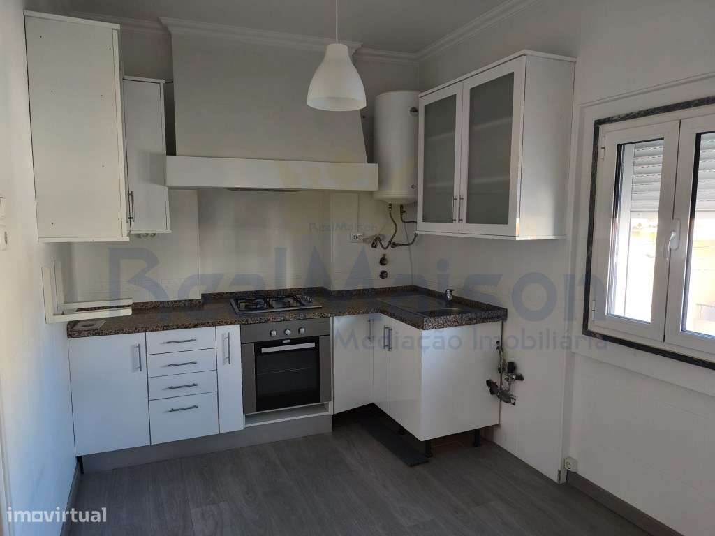 Vende-se Apartamento T4 na Amoreira - Cascais-0