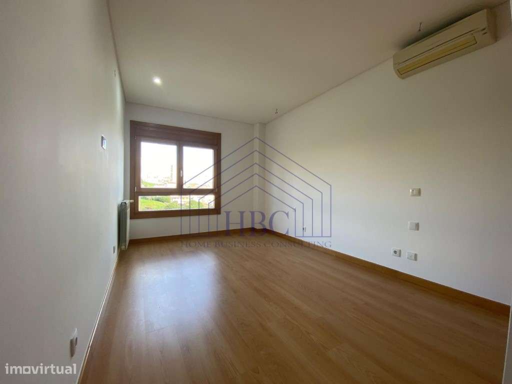Apartamento T3 nas Colinas do Cruzeiro | 4 Parqueamentos + Arrecadação-13