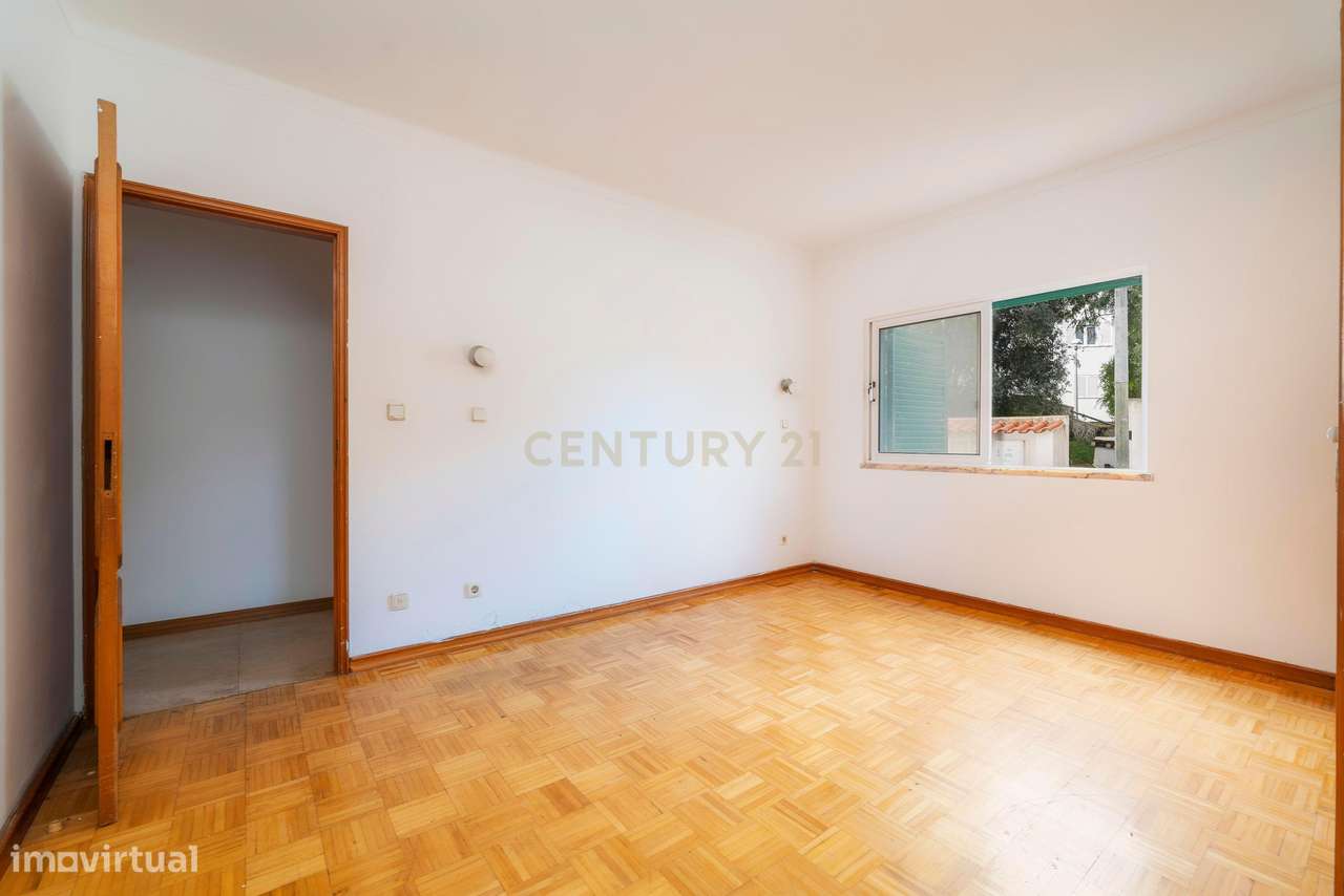 Apartamento T4 com garagem em condomínio com piscina no centro de Albu-16