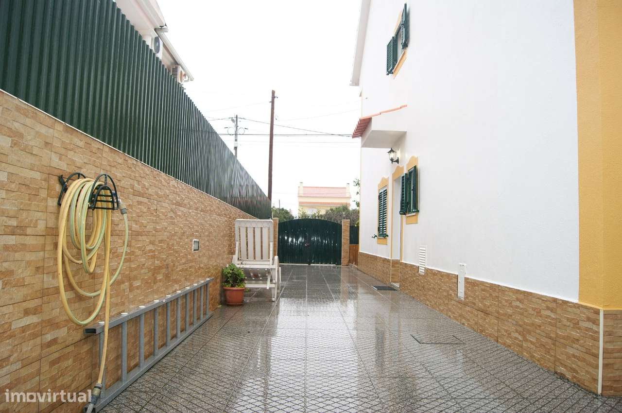 Moradia com 4 assoalhadas em ótimo estado.-35