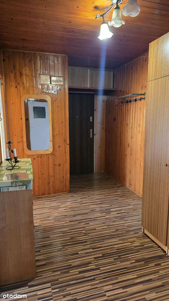 Duże mieszkanie typu M-5 w bloku na Osiedlu Górny Bór w Skoczowie.-7