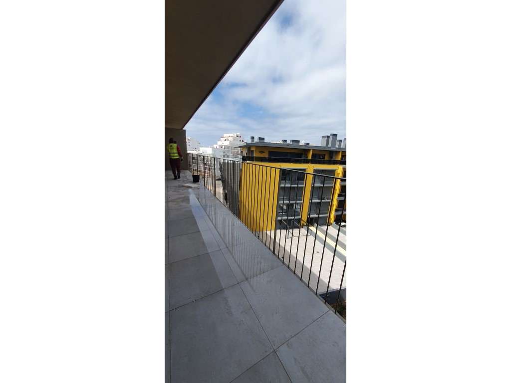 Excelente Apartamento T2, NOVO! Primeira linha do mar, com 2 estaci...-12