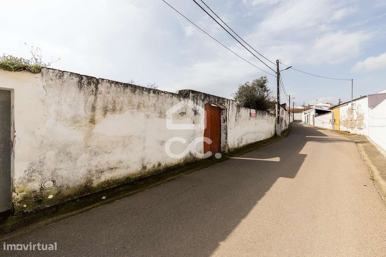 Moradia térrea c/ 311 m² de construção em lote de 1124 m² | Vila de Fr-46