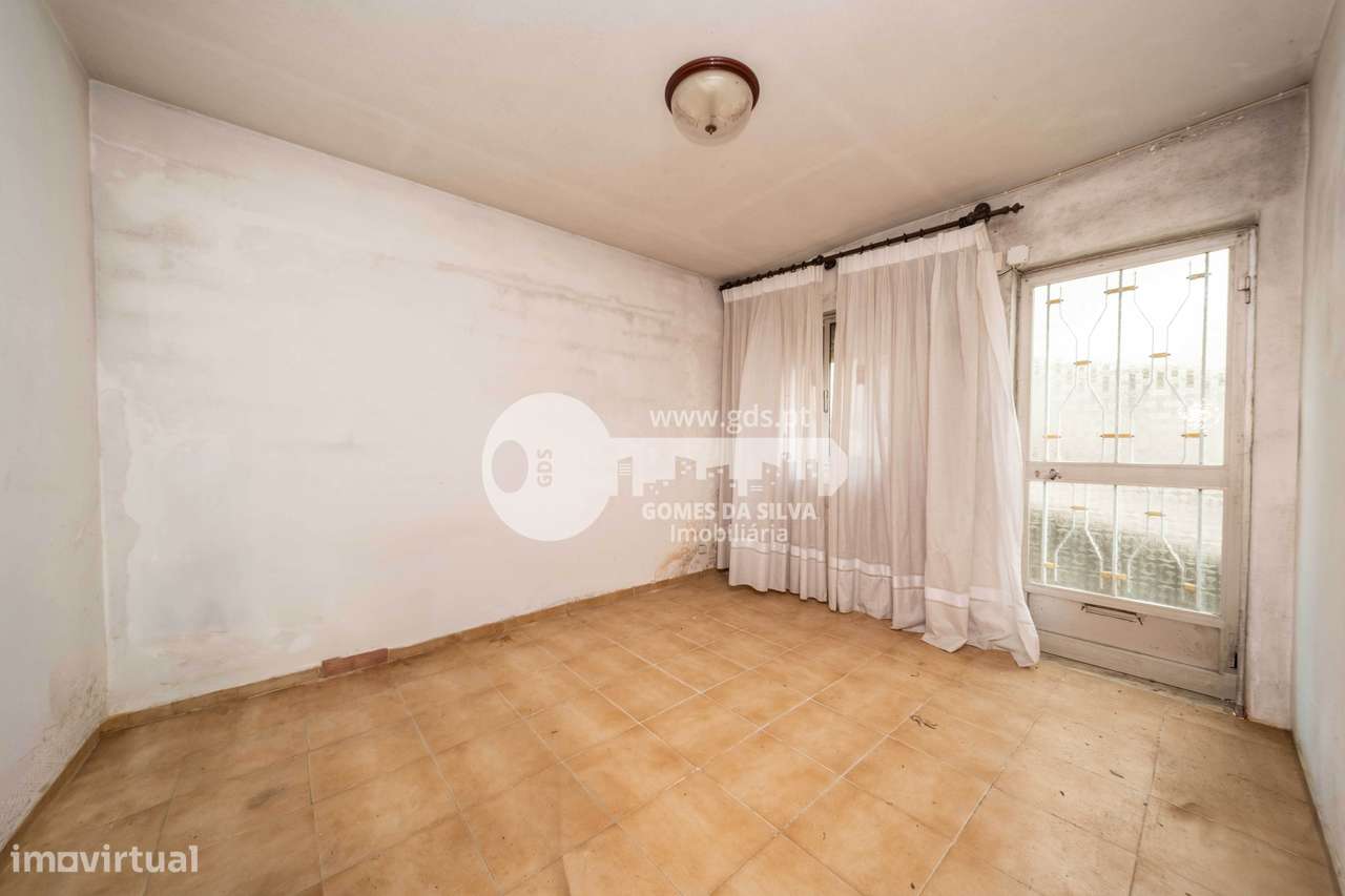 Moradia Bifamiliar T6 em Nogueira, Braga-24