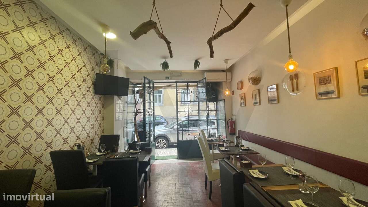 OPORTUNIDADE ÚNICA: TRESPASSE DE RESTAURANTE EM CAMPO DE OURIQUE (Rend-6