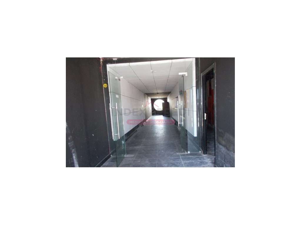 Prédio P/ comércio adequado a bar/discoteca - Aradas - Aveiro - Grande imagem: 2/11