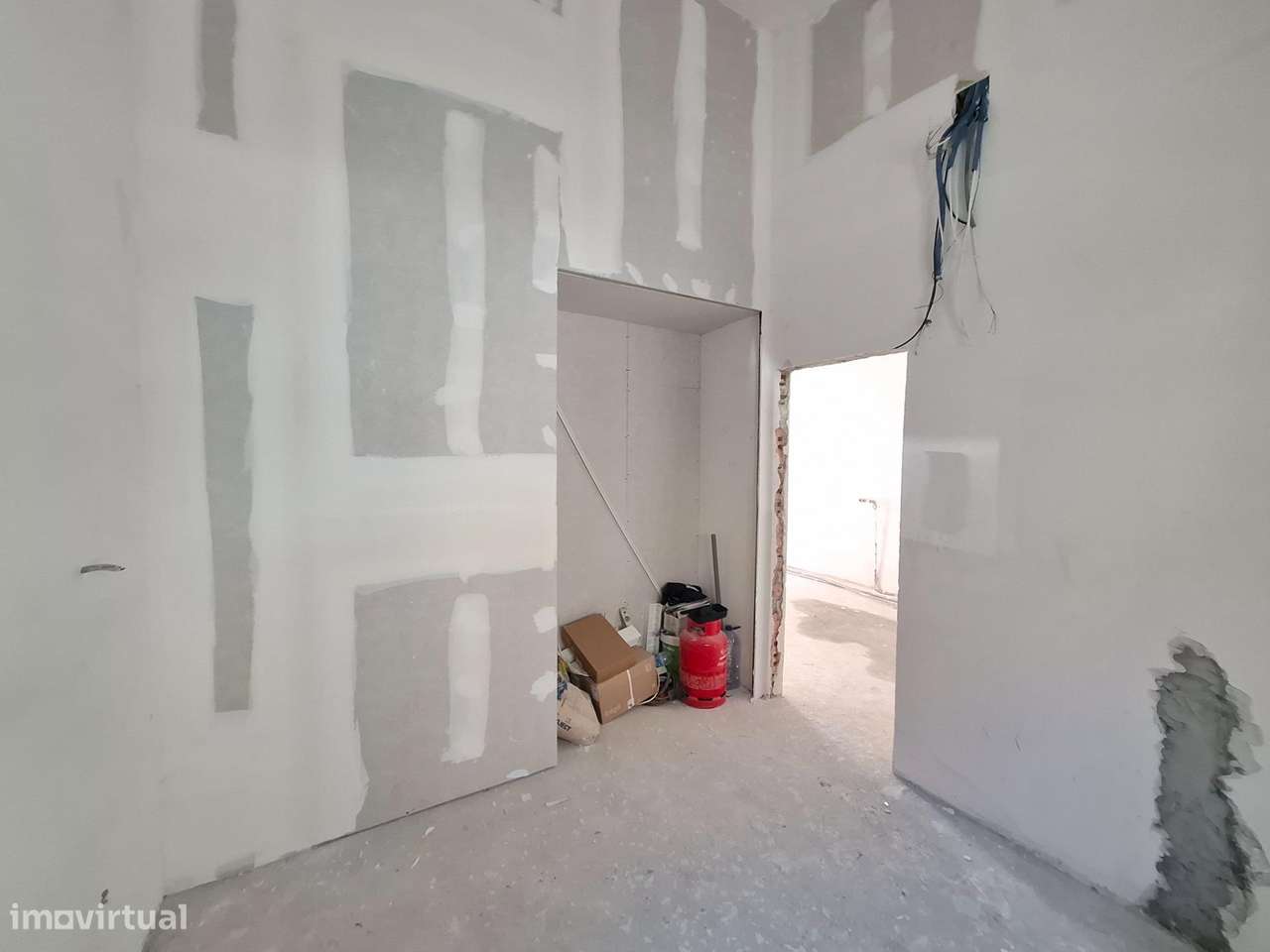 Moradia Térrea T2 com Logradouro Totalmente Remodelada Barreiro-4