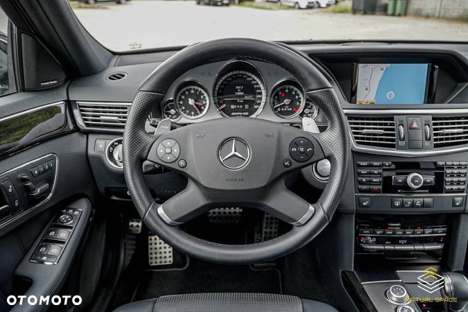 Mercedes-Benz Klasa E 63 AMG AMG Speedshift 7G-MCT - 35