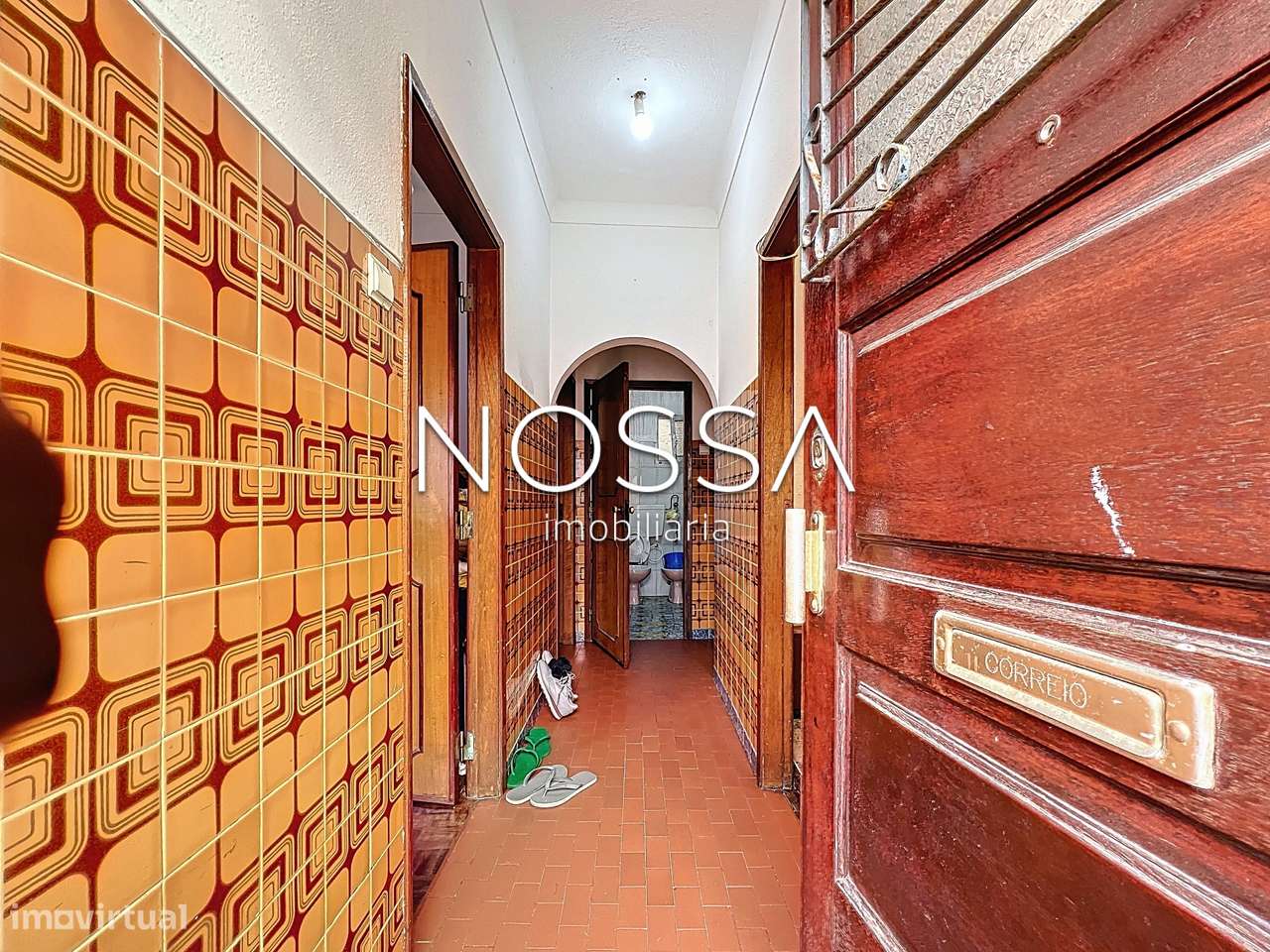 Moradia bi-familiar composta por dois apartamentos T2 com entradas... - Grande imagem: 4/36