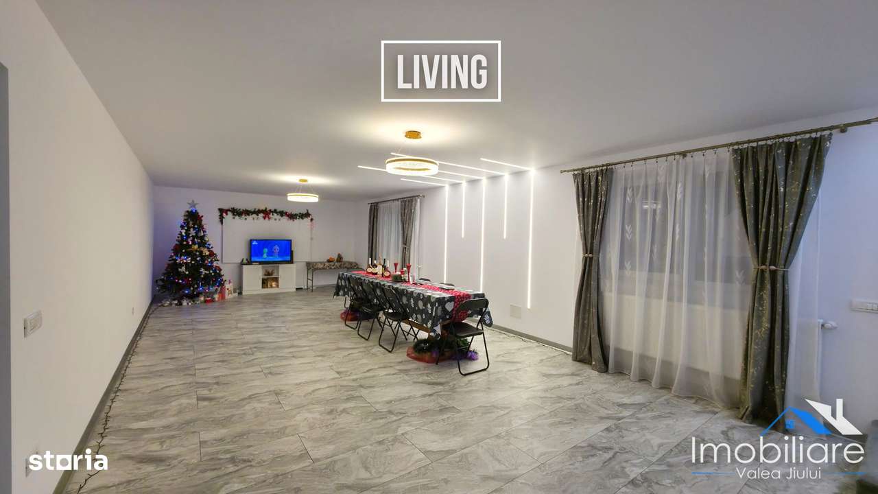 Casă ultracentrală de vânzare – Str. Nicolae Iorga, Petroșani - Imagine principală: 5/12