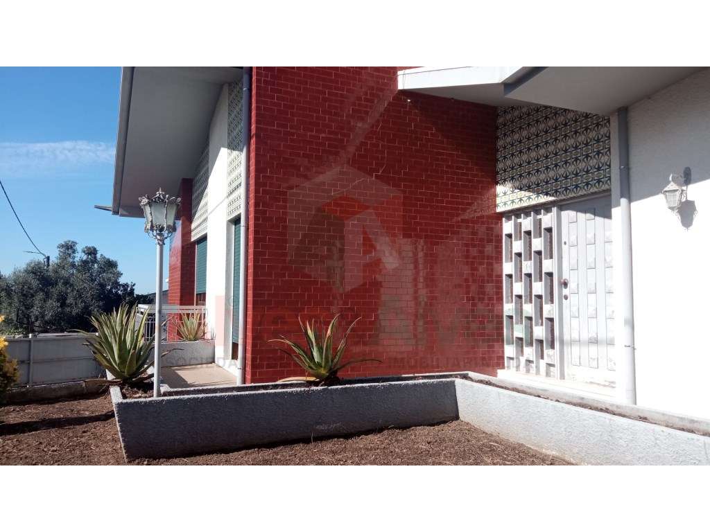 Moradia T5 de 4 frentes em Folgosa, Maia-2