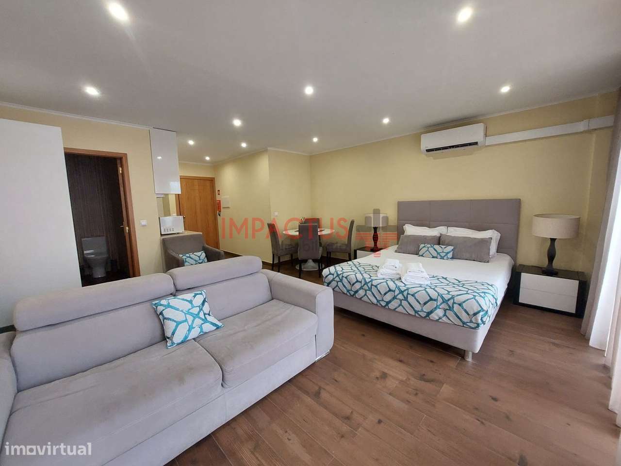 Estúdio mobilado e equipado no centro do Porto - Grande imagem: 2/17