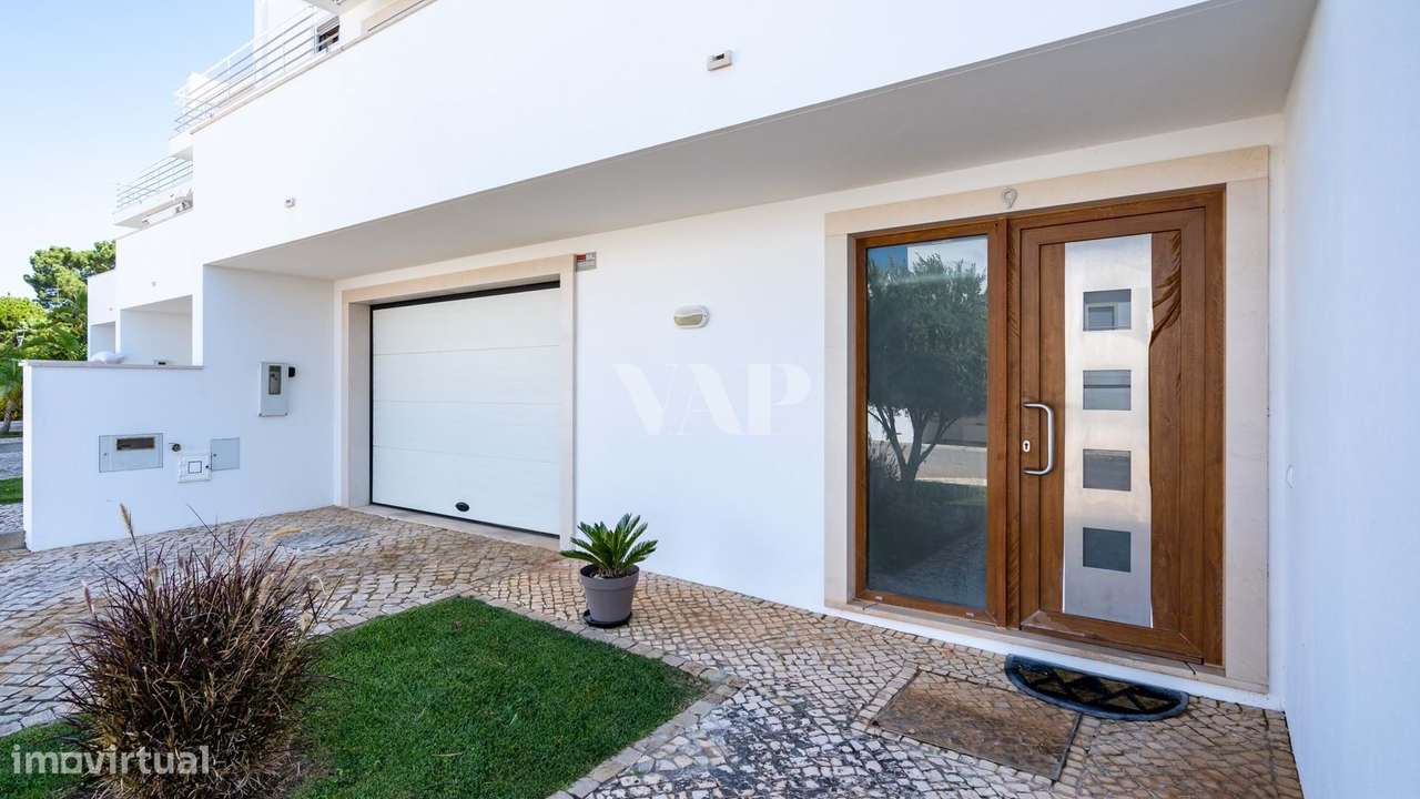 Moradia V3+2 em Condomínio Fechado com Vista Mar em Vilamoura-24