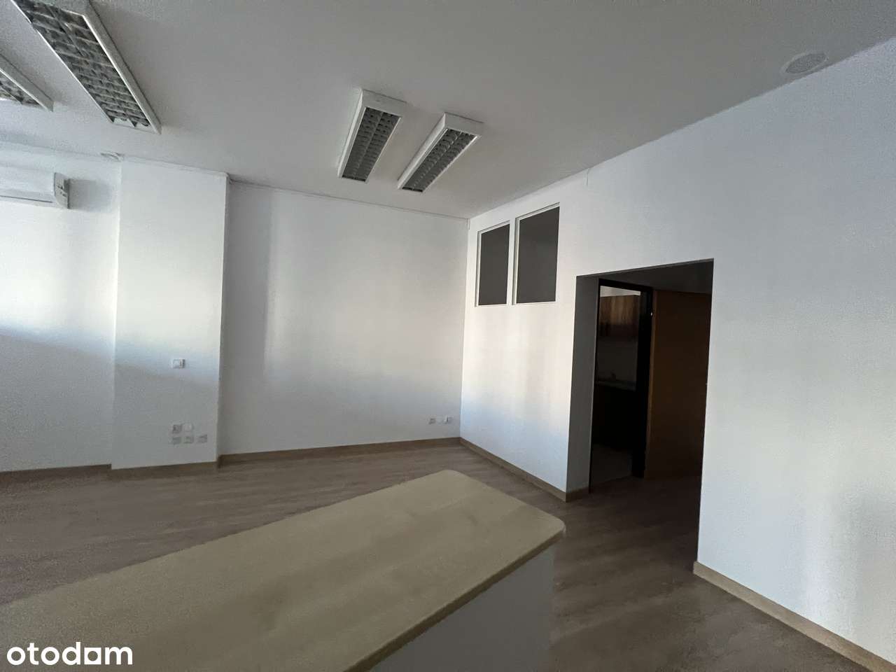 Na sprzedaż przestronne biuro przy Armii Krajowej!-1