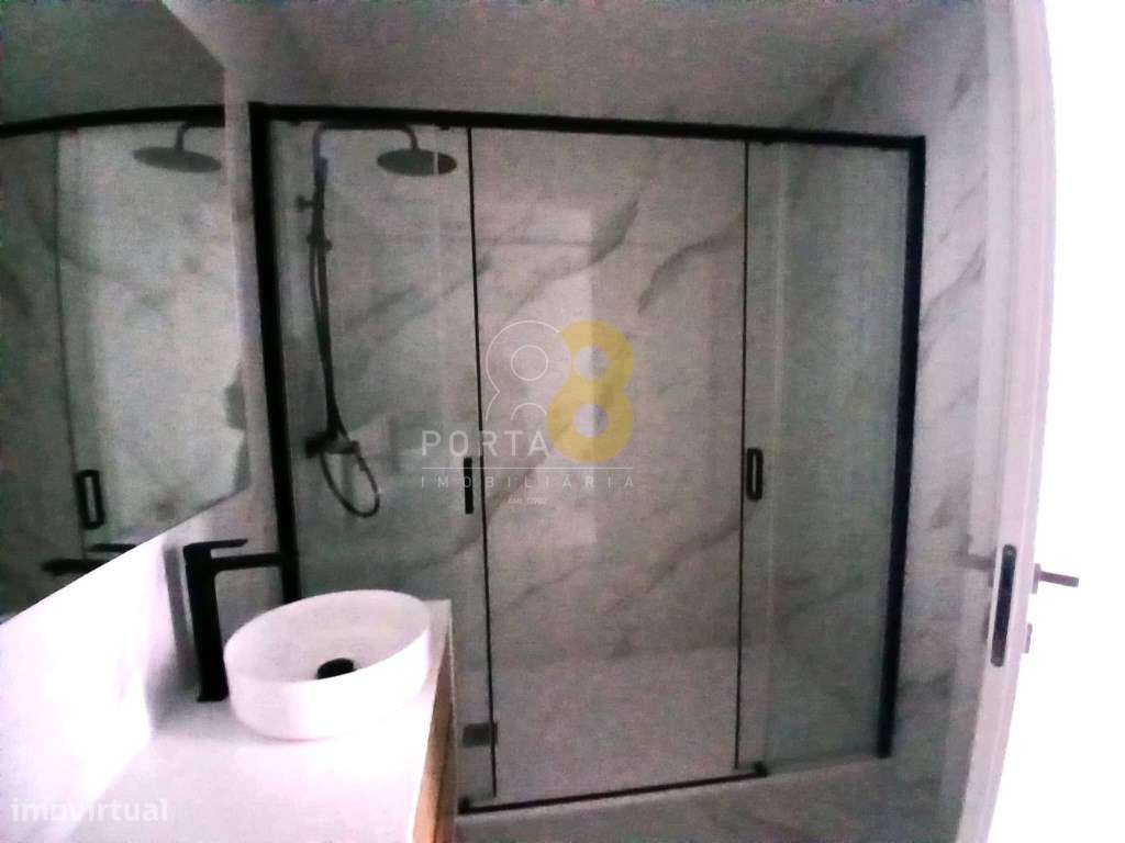 Apartamento T2 com Terraço de 255 m² em Matosinhos-10