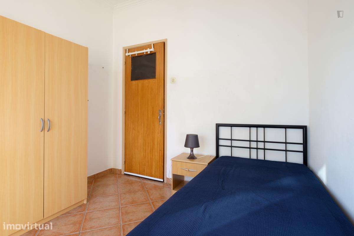 Quarto - localizado em Arregaça Coimbra - Grande imagem: 5/21