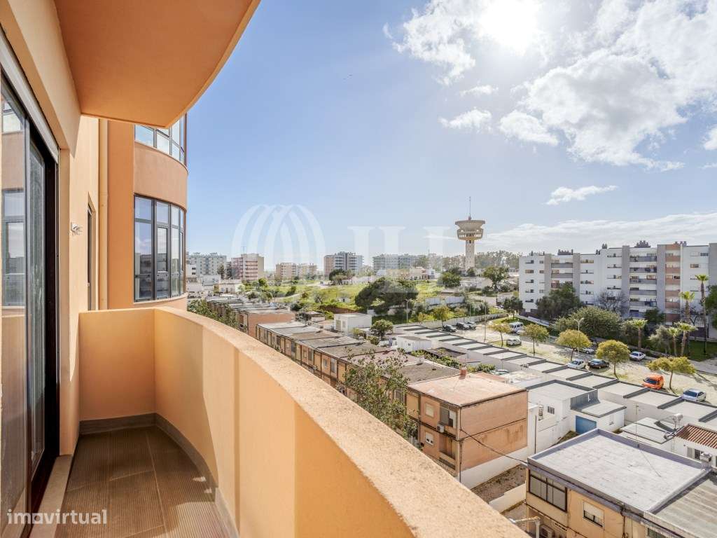 Apartamento T5, remodelado, com varanda, Faro, Algarve - Grande imagem: 4/30