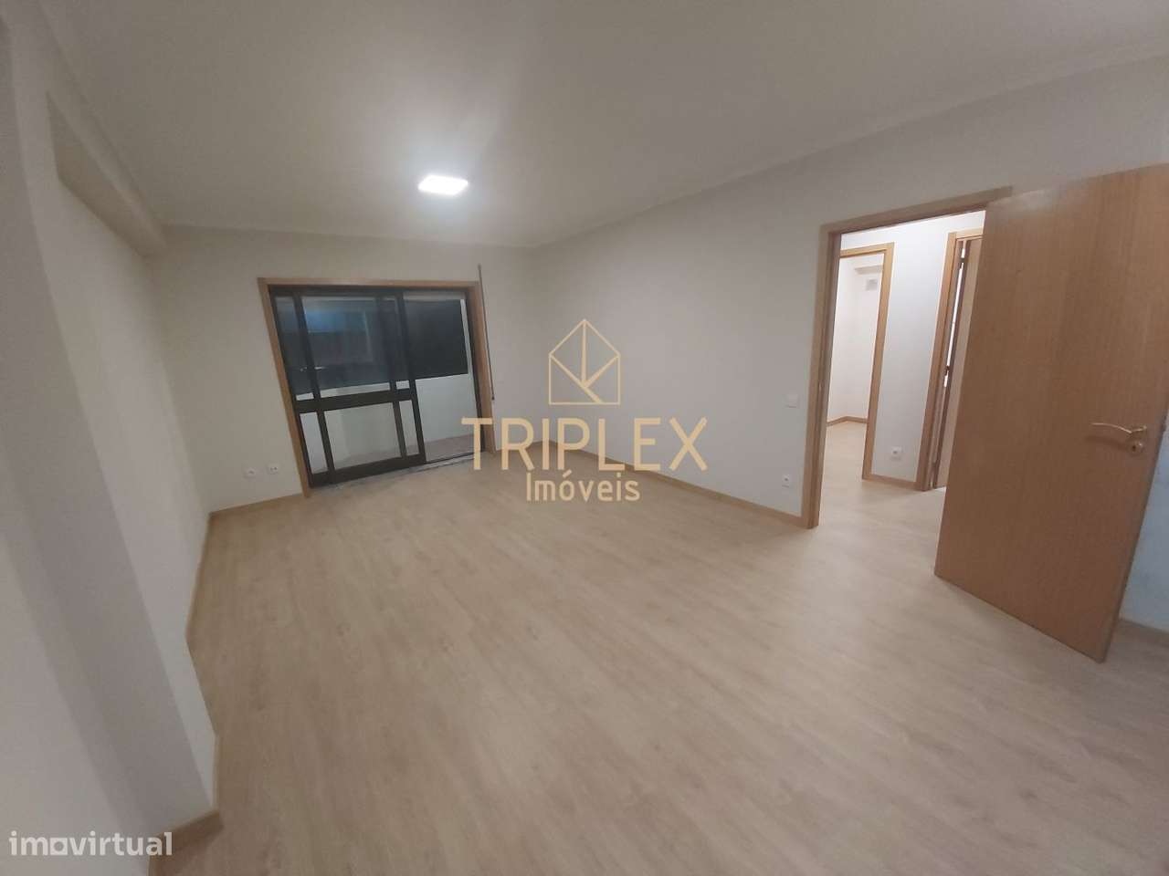 Apartamento T1+1 centro do Castelo-15