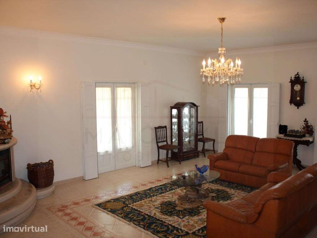 Luxuosa moradia T5 + 1 em Rio Maior-9