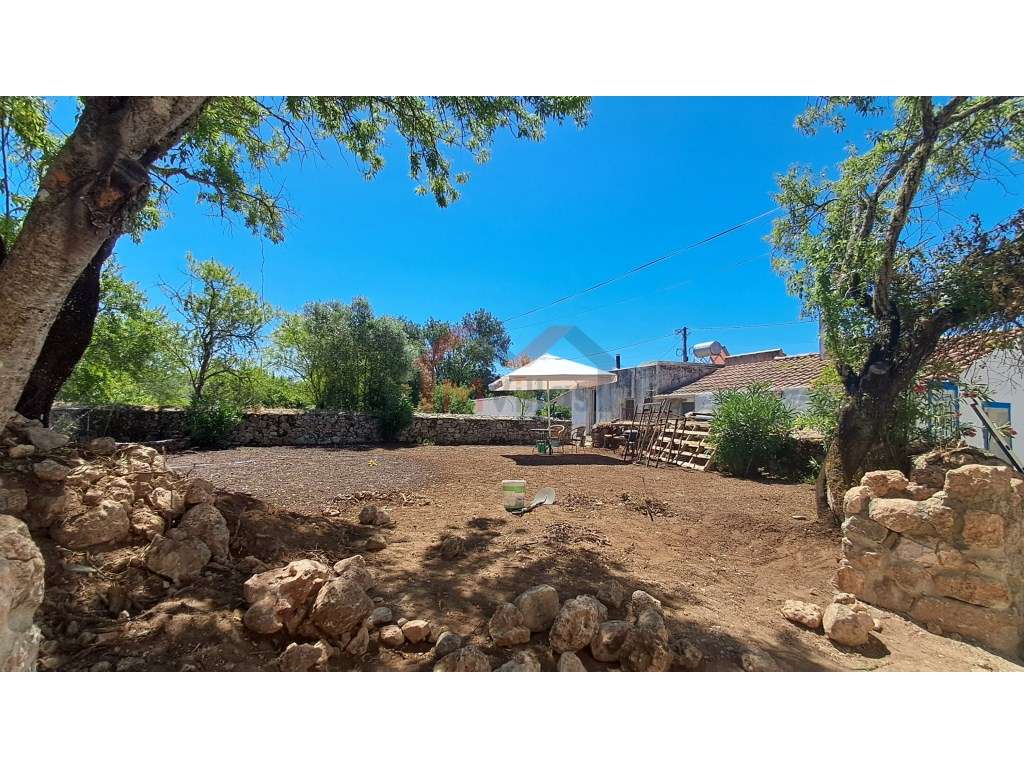 Moradia V2 renovada com terreno em Salir - Loulé-20