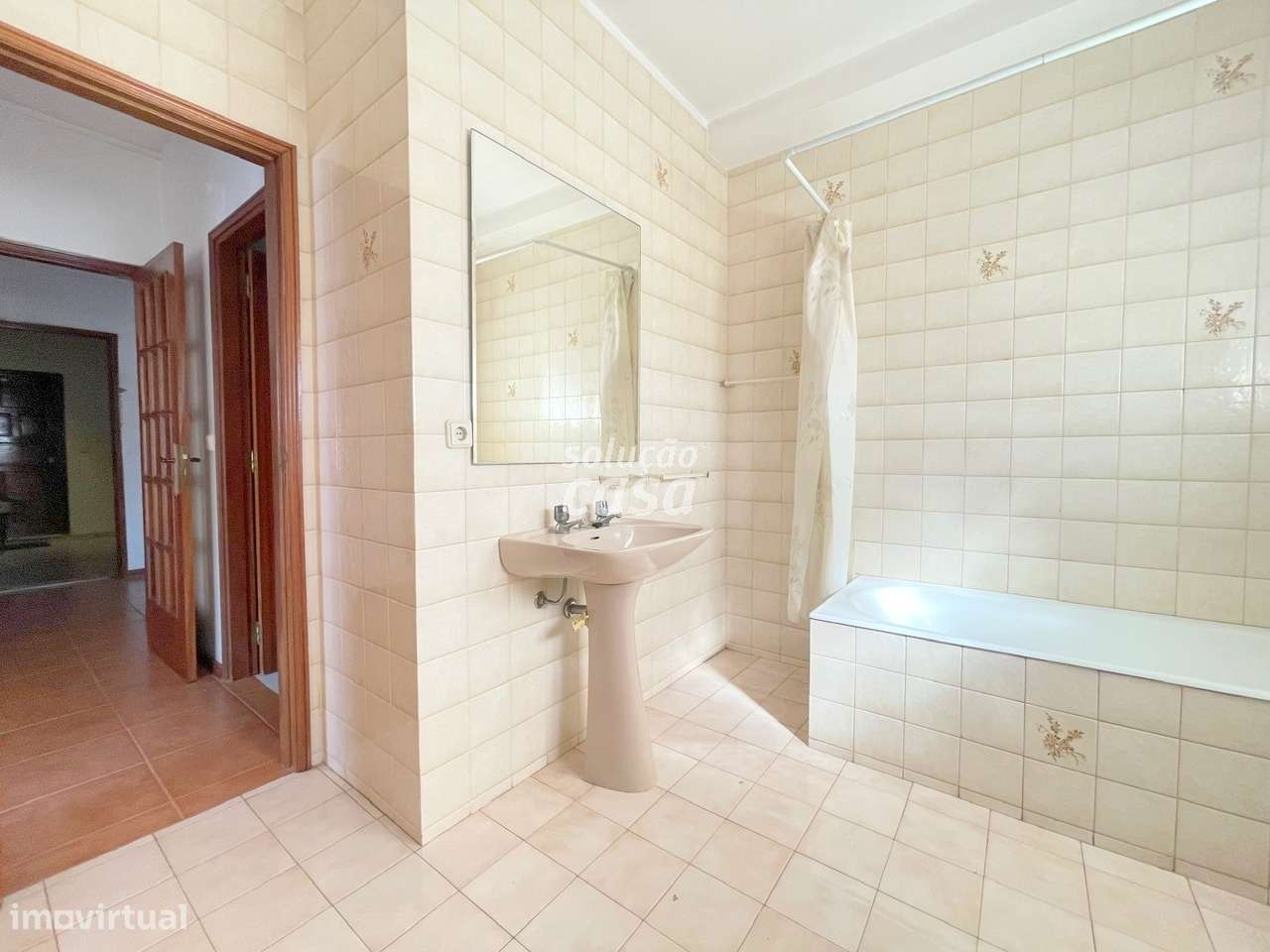 Apartamento T3 com Lugar de Garagem, localizado a 650 metros da Estaçã-22