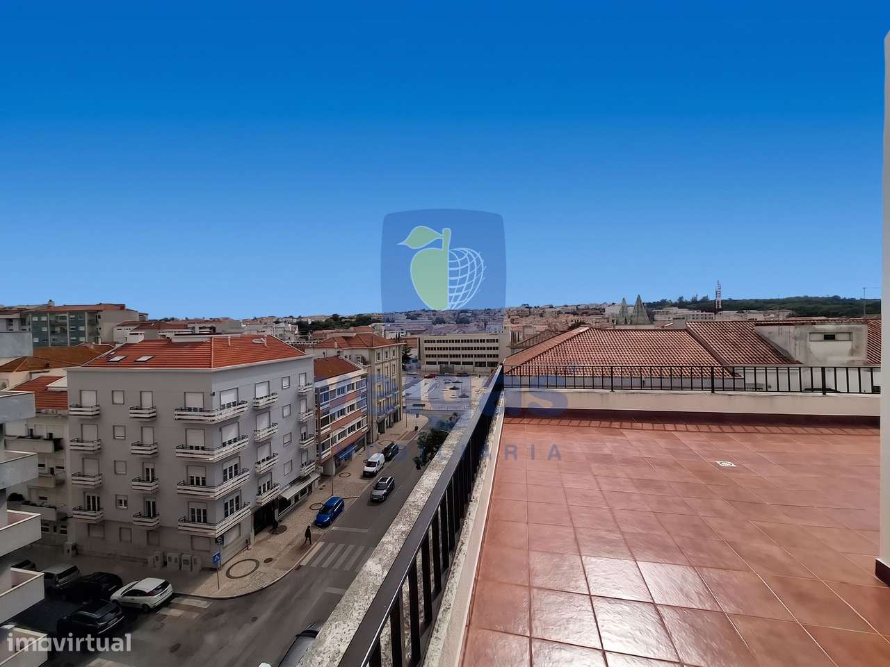 Apartamento T3 remodelado com terraço panorâmico, garagem e elevador,-14