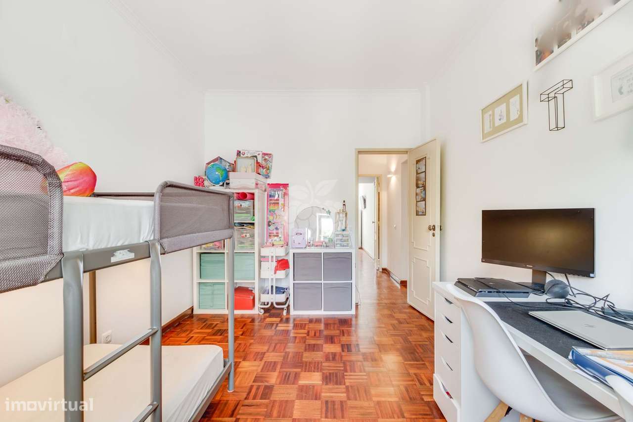 Apartamento T4 Remodelado-24