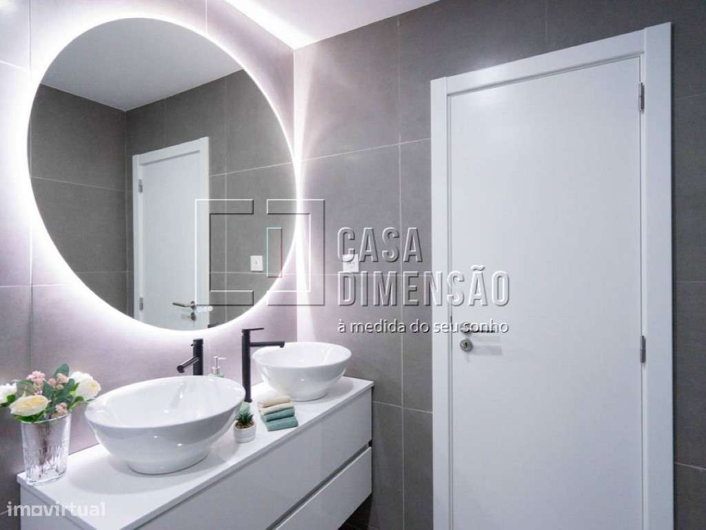 Apartamento de tipologia T3, mobilado e equipado em Benfica!!-53