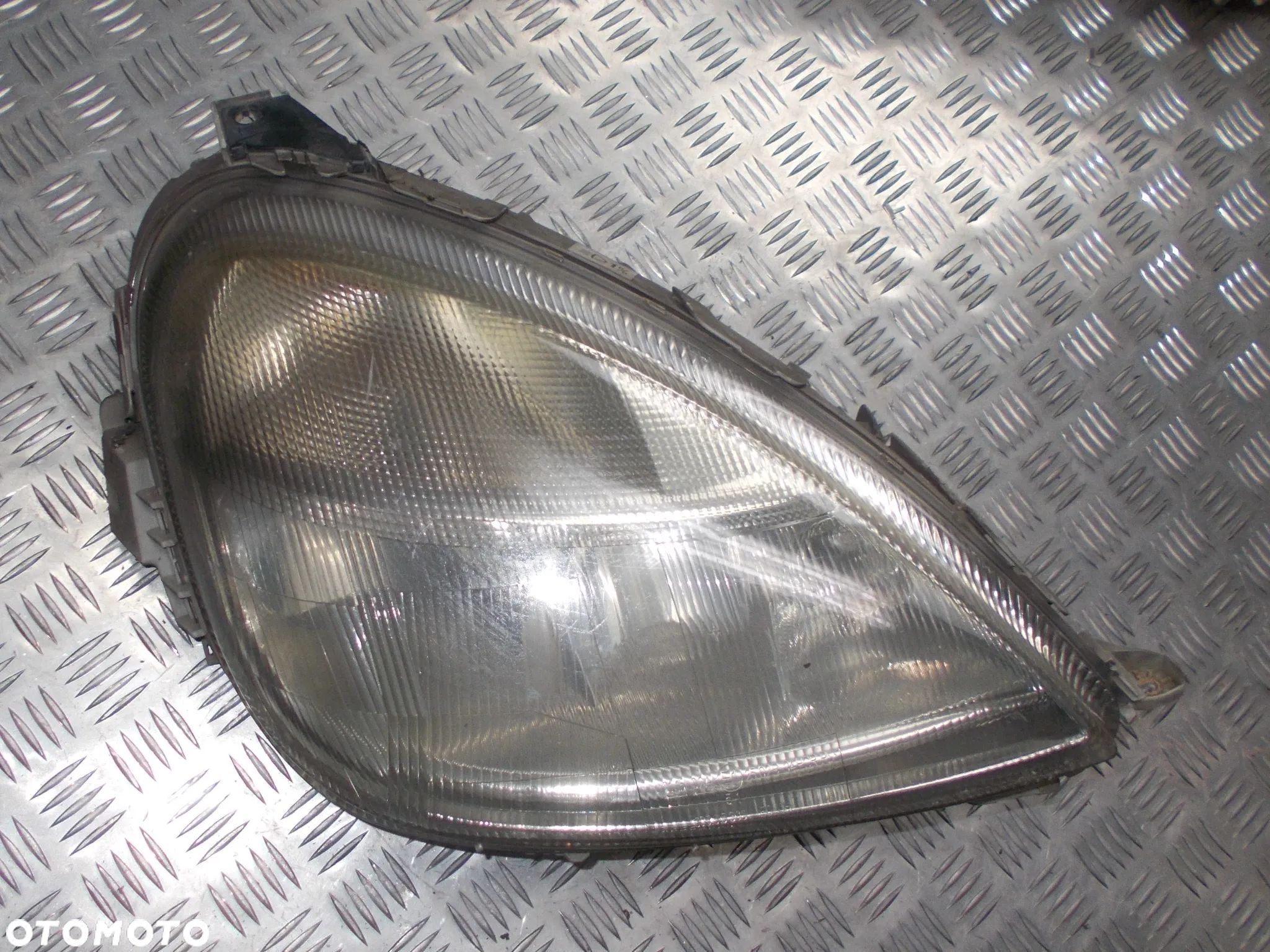 Mercedes W168 A klasa - lampa prawy przód - 1