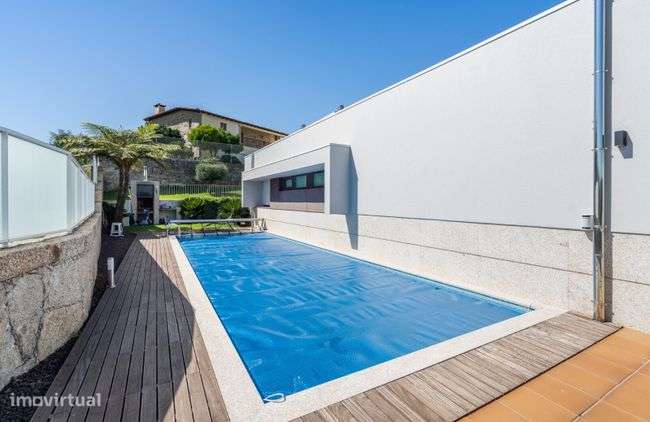 Exclusiva Moradia Individual Moderna e Luxuosa-45