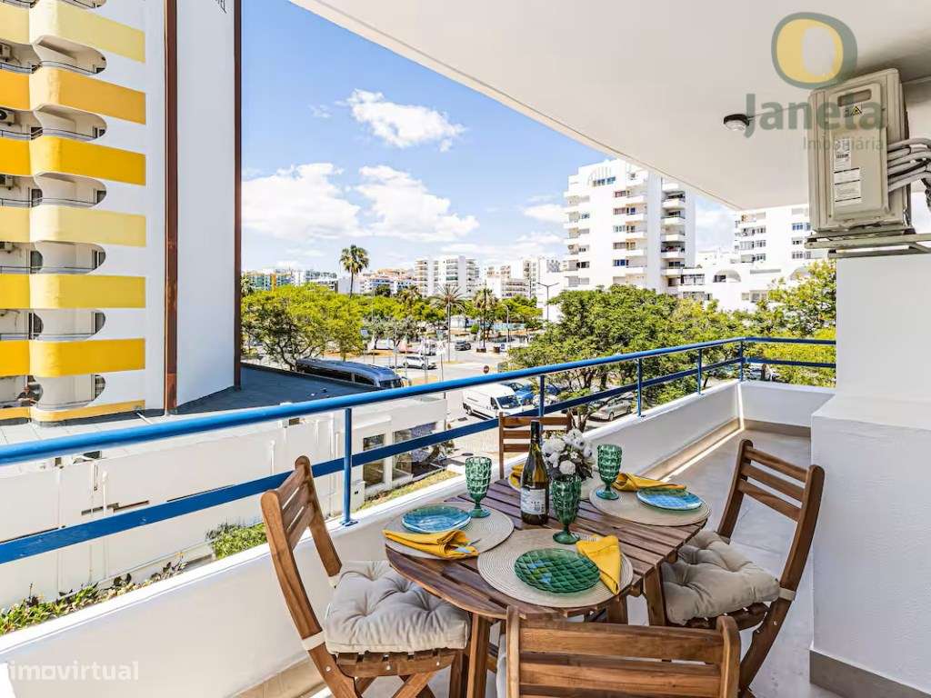 T2 Renovado Em Quarteira Junto Ao Calcadao