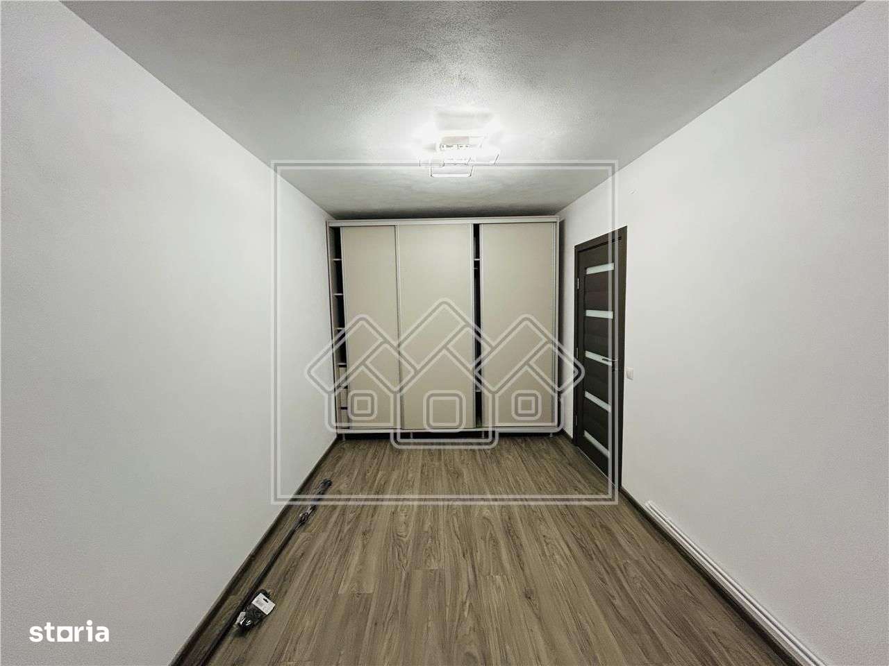 Ap decomandat, la cheie, 55 mp utili + balcon, Cisnadie-14