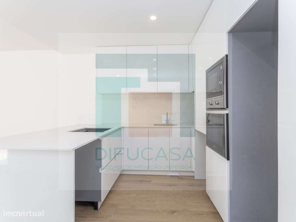 R084_2_Moradia Geminada T3+1-8